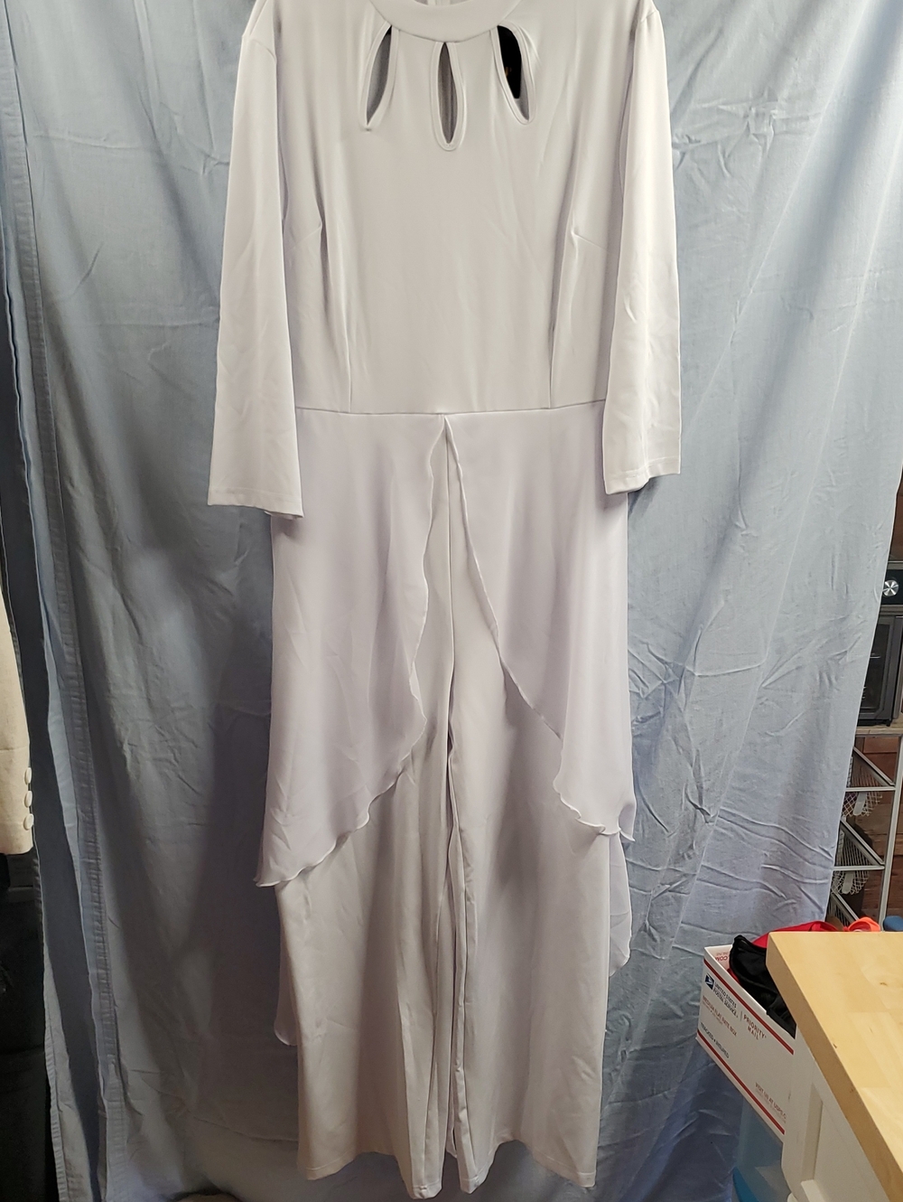 Elegant White Jumpsuit with Keyhole Neckline